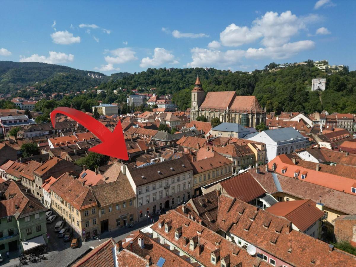 The Bear'S Den In Old City Centre Brasov Exterior photo